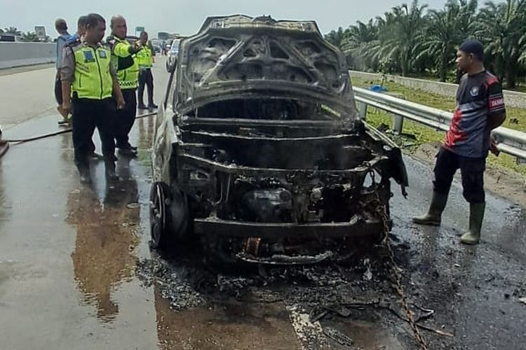 Heboh Mobil Nissan di Tol Medan-Tebing Tinggi Terbakar, Apa yang Terjadi?      