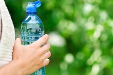 Bahaya Zat Kimia dari Botol Plastik untuk Ibu Hamil