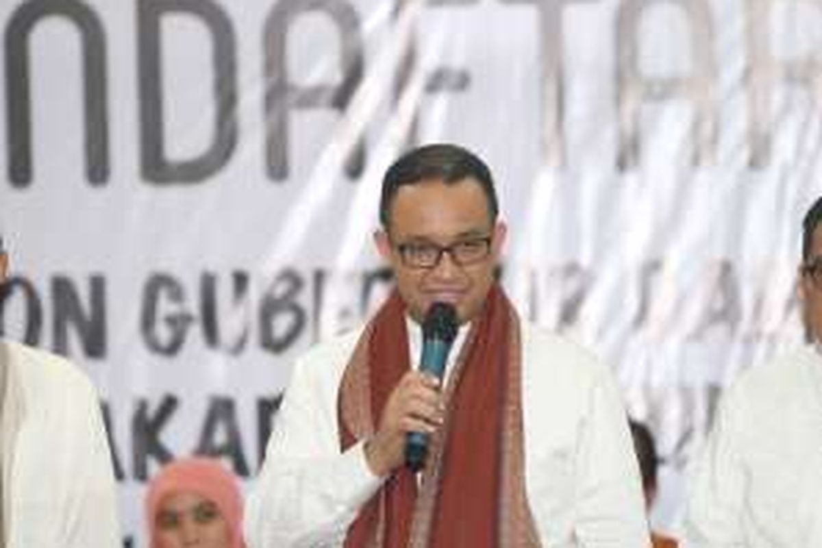 Anies Baswedan diabadikan saat mendaftar di KPU DKI Jakarta, Jumat (23/9/2016). Anies dan Sandiaga resmi mendaftarkan diri sebagai pasangan bakal cagub dan  cawagub Pilkada DKI Jakarta, setelah diusung oleh Partai Gerindra dan Partai Keadilan Sejahtera.