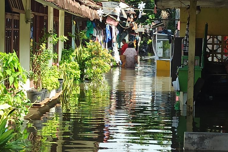 Genangan banjir di Kelurahan Sidokare, Kecamatan Sidoarjo, Kabupaten Sidoarjo