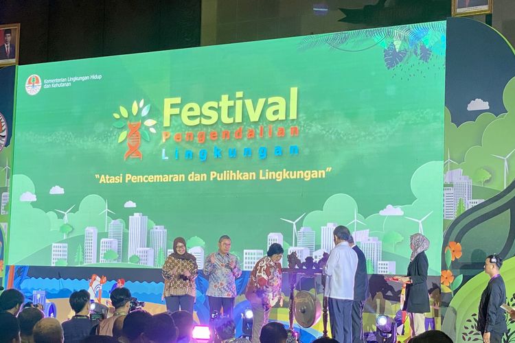 Kementerian Lingkungan Hidup dan Kehutanan (KLHK) menggelar Festival Pengendalian Lingkungan perdana yang dilaksanakan pada hari Selasa (23/4/2024) hingga Rabu (24/4/2024) di Manggala Wanabakti, Jakarta Pusat.