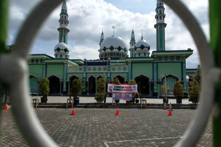 Majid Agung kabupaten Trenggalek Jawa Timur, tidak diizinkan menggelar salat Id tahun ini, Untuk mencegah sebaran covid-19 (17/05/2020).