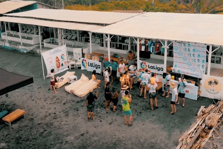 Acara Surf Day LaLiga bersama dengan Fundacion Priscila De Gustin dan Fundacion Aon Espana diadakan di Pantai Echo, Canggu, Bali, dan diikuti oleh 12 anak penyandang down syndrome.