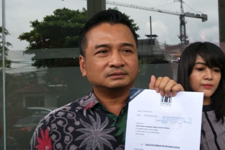 Pegawai kontrak non-aktif Dewan Pengawas (Dewas) BPJS Ketenagakerjaan, RA (27), melayangkan gugatan perdata kepada mantan anggota Dewas BPJS Ketenagakerjaan berinisial SAB di Pengadilan Negeri Jakarta Selatan, Kamis (31/1/2019).
