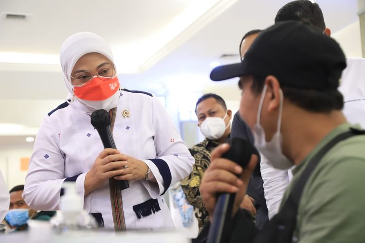 Menteri Ketenagakerjaan (Menaker) Ida Fauziyah saat memberikan sambutan dalam acara ?Vaksinasi Bersama Kemenaker dan BPJS Ketenagakerjaan? di kantor Kemnaker, Jakarta, Kamis (19/8/2021).