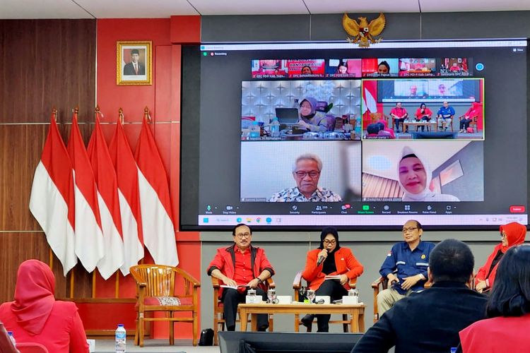 Seminar nasional PDI-P bertajuk 'Mitigasi Bencana Secara Cepat sebagai Upaya Antisipasi Dini Untuk Memahami Potensi Bahaya Gempa Bumi dan Resikonya' di Sekolah Partai PDI-P, Lenteng Agung, Jakarta, Kamis (2/3/2023) yang menghadirkan Kepala Badan Meteorologi, Klimatologi, dan Geofisika (BMKG) Dwikorita Karnawati secara daring. 