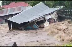 Video Viral Tunjukkan 2 Rumah di Soppeng Sulsel Terseret Arus Banjir