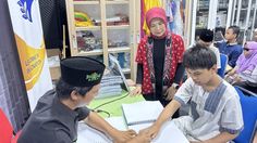 Dukung Inklusi dan Literasi Keagamaan, Garudafood Donasi Al-Quran Braille untuk Pelajar Tunanetra
