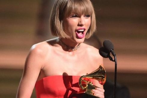 Taylor Swift Sindir Kanye West di Panggung Grammy