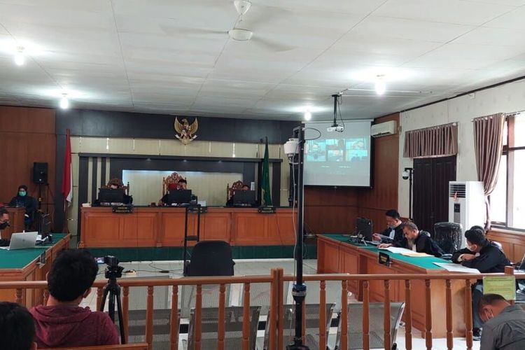 Sidang perdana kasus dugaan korupsi dengan terdakwa mantan Bupati Kuansing, Andi Putra, di PN Pekanbaru, Riau, Senin (14/3/2022).