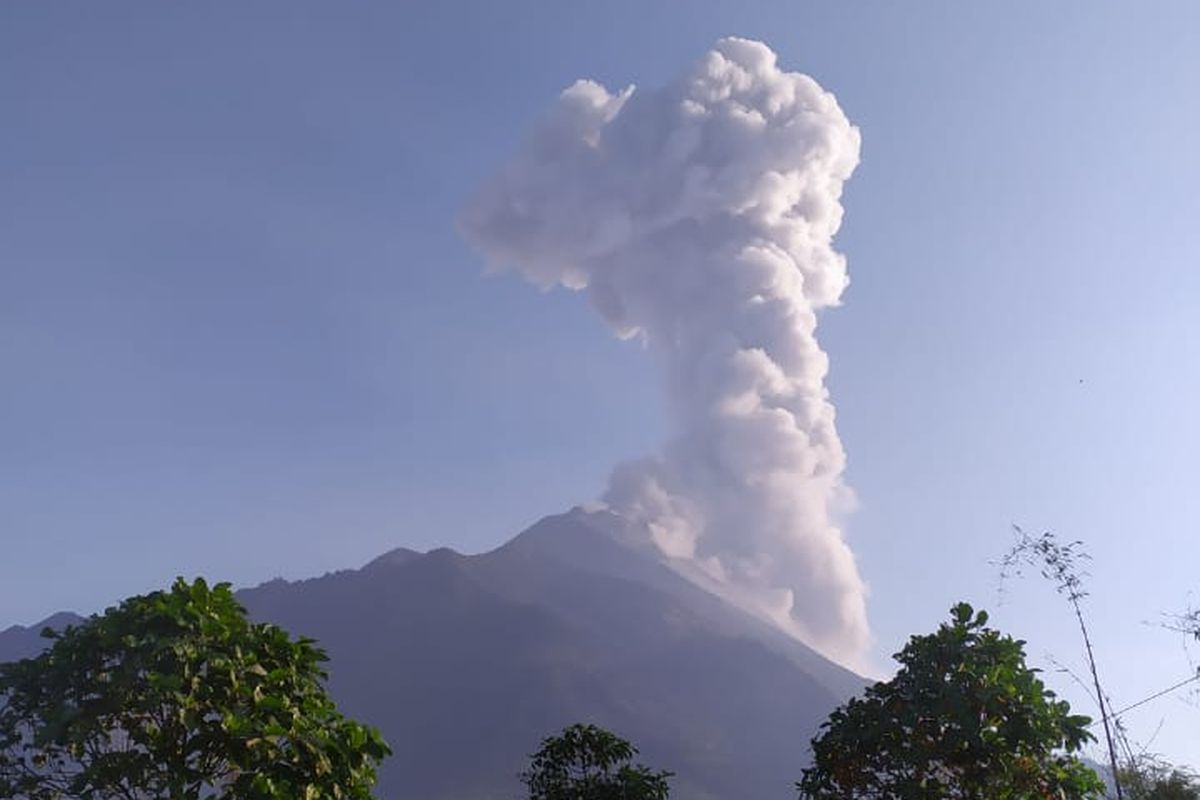 telah terjadi letusan awan panas merapi pada Senin (14/10/2019)