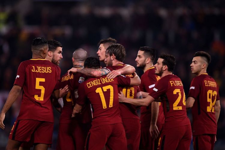 Para pemain AS Roma merayakan gol Daniele De Rossi ke gawang Torino pada pertandingan pekan ke-28 Serie A di Stadion Olimpico, Jumat (9/3/2018) malam.