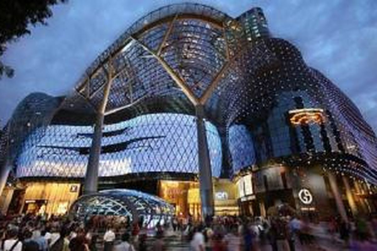 Pusat belanja premium di Orchard Road, Singapura.