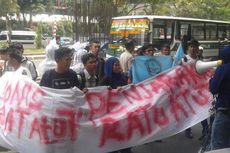 Kawal Vonis Atut, Mahasiswa Banten Geruduk Pengadilan Tipikor 