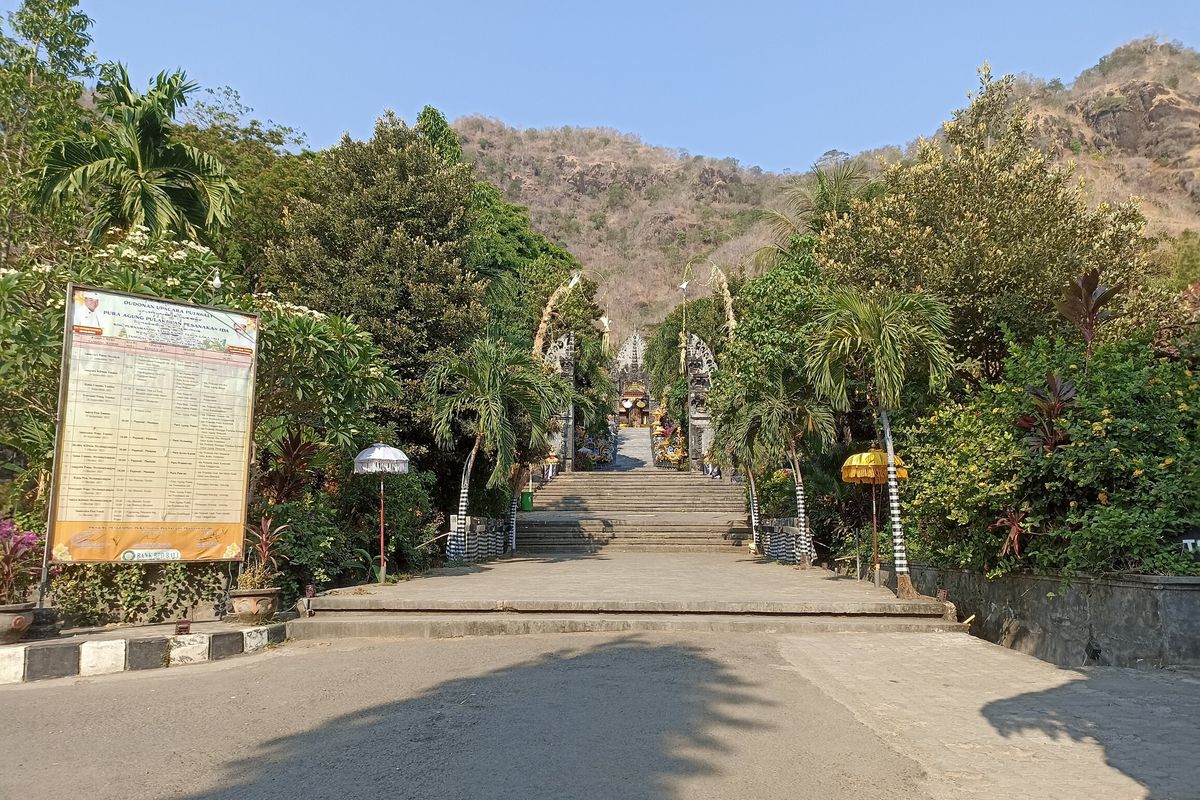 Suasana bagian depan Pura Melanting di Kabupaten Buleleng, Bali, Jumat (27/10/2023).