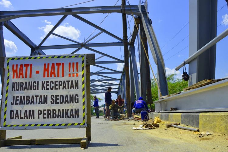 Jembatan Jelarai di Kabupaten Bulungan ditutup untuk perbaikan, ditemukan patahan di sisi selatan jembatan penghubung antara Bulungan- Berau - KTT, sehingga terjadi pergeseran jembatan, perbaikan dimulai 30 januari hingga 30 April 2021