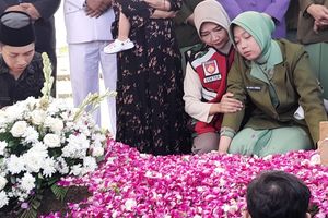 Antar Kopda Farizal ke Peristirahatan Terakhir, Ribuan Warga Padati TMP Giripeni Kulon Progo