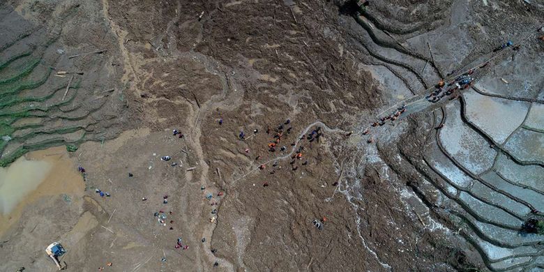 Lokasi tanah longsor di Desa Pasirpanjang, Kecamatan Salem, Kabupaten Brebes, Jawa Tengah, Sabtu (24/2/2018). Peristiwa ini megakibatkan lima orang tewas, 18 orang hilang, dan puluhan rumah rusak.