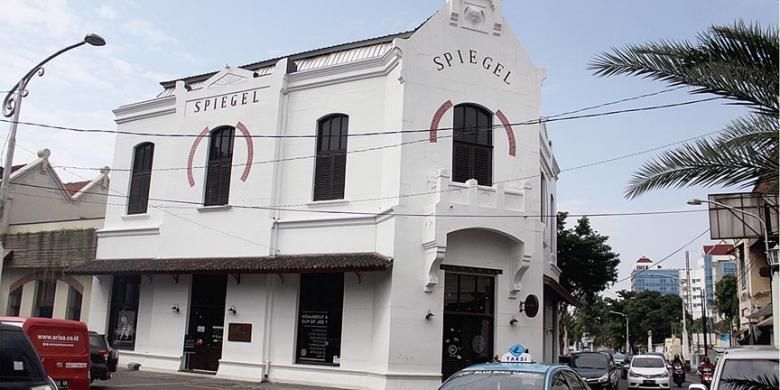 Spiegel Bar & Bistro, salah satu bangunan kuno di Kawasan Kota Lama Semarang, Jawa Tengah