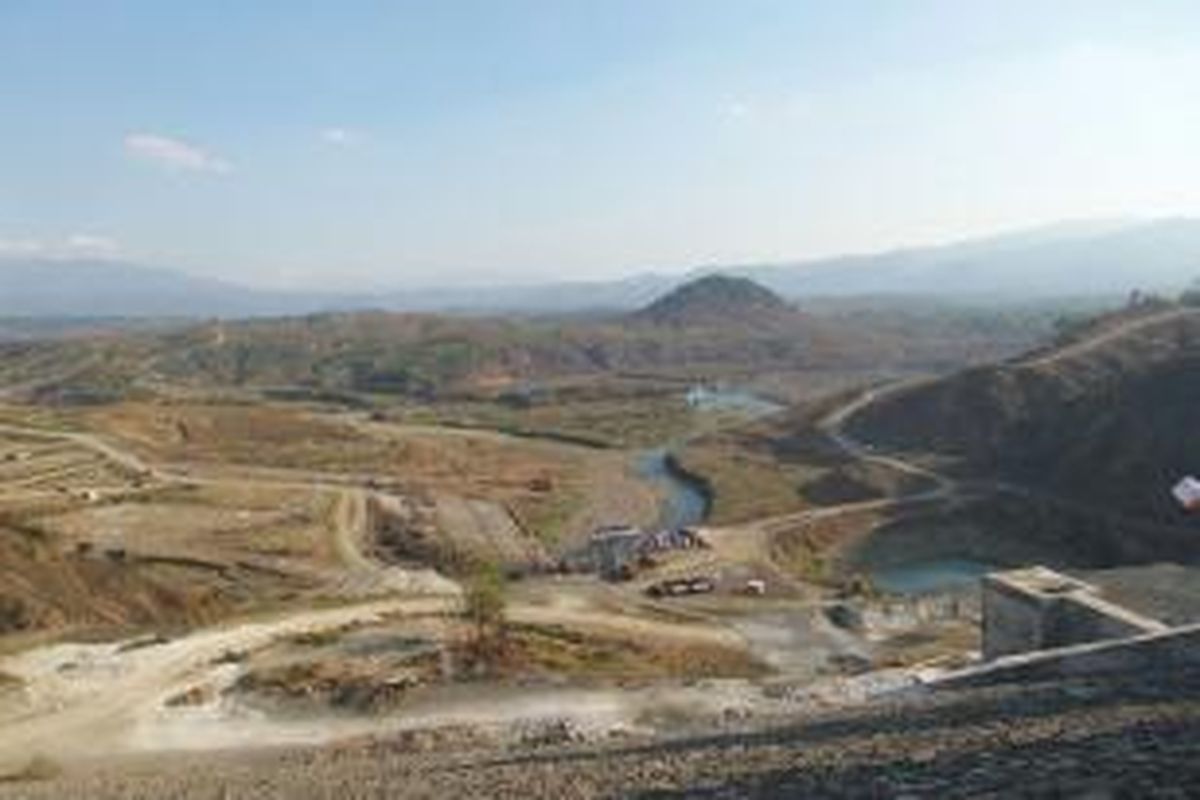 Pengisian awal Waduk Jatigede, di Kecamatan Jatigede, Kabupaten Sumedang, Jawa Barat, secara resmi dilakukan oleh Menteri Pekerjaan Umum dan Perumahan Rakyat (PUPR) Basuki Hadimuljono dengan menutup 