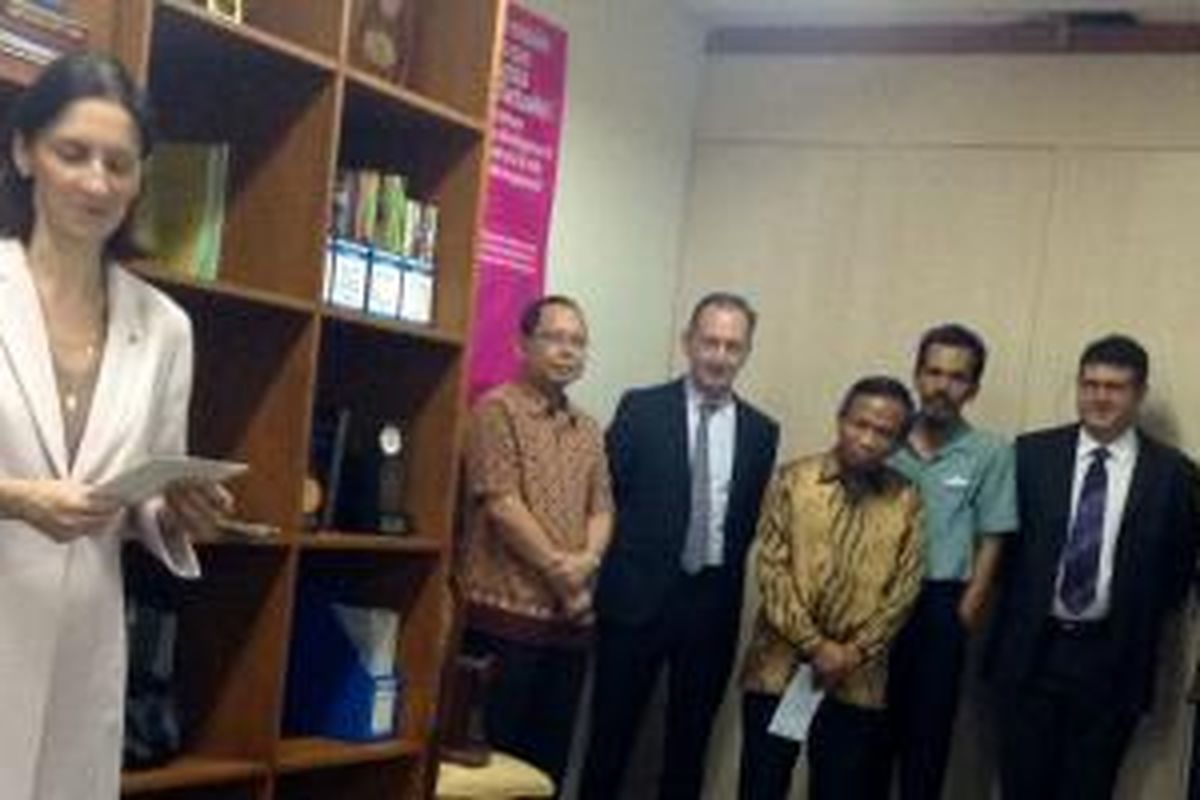 Duta Besar Prancis untuk Indonesia Corinne Breuzé meresmikan Maison de la Science francaise, Selasa (11/2/2014) di Kemang, Jakarta Selatan. Maison de la Science akan menaungi IRD, Cirad, Universitas Toulouse, dan konsorsium Agreenium untuk mendukung pendidikan tinggi di Indonesia. Dalam kesempatan tersebut, Breuzé juga mengungkapkan harapannya untuk meningkatkan kerjasama antara pemerintah Prancis dan Indonesia dalam bidang pendidikan.