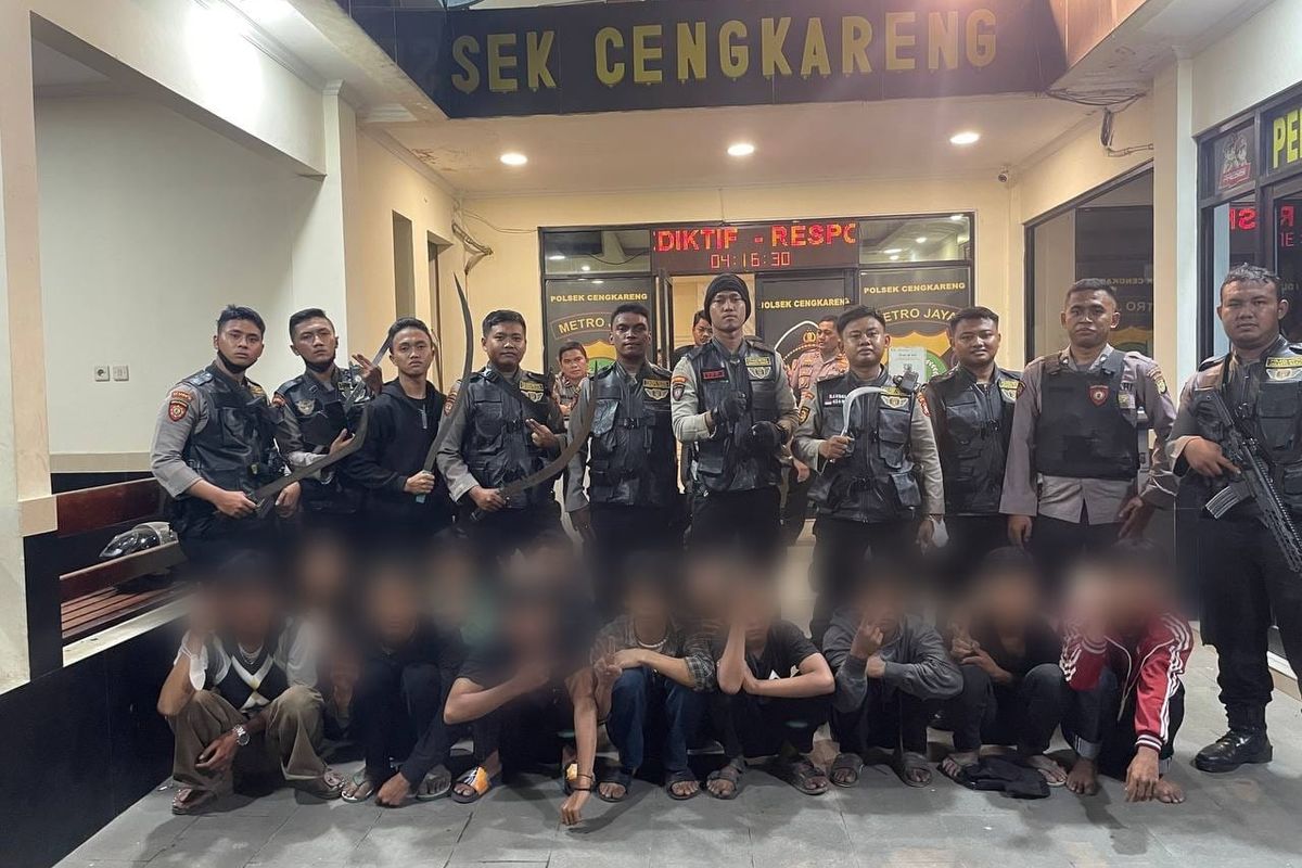 12 orang remaja yang terjaring Tim Patroli Perintis Presisi di Jalan Raya Kresek Kosambi, Cengkareng, Jakarta Barat, Minggu (12/3/2023).