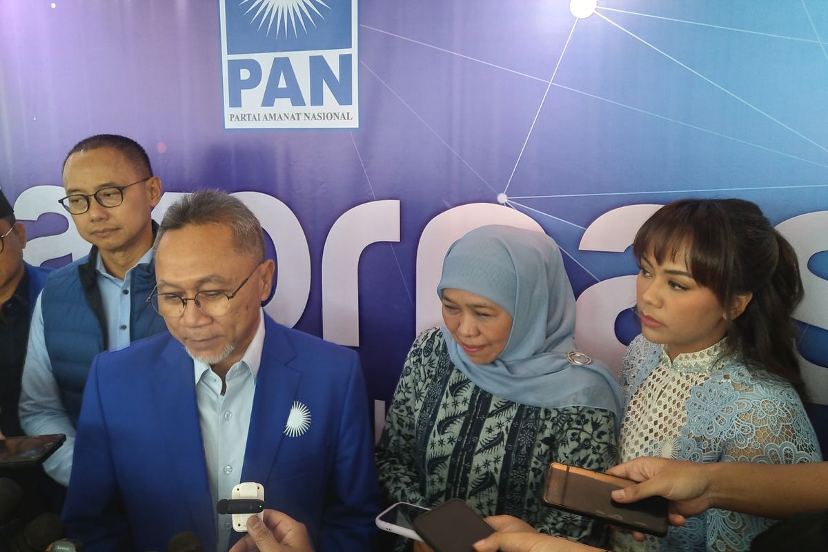 Zulkifli Hasan (kiri), Khofifah Indar Parawansa (tengah), dan Zita Anjani (Kanan).