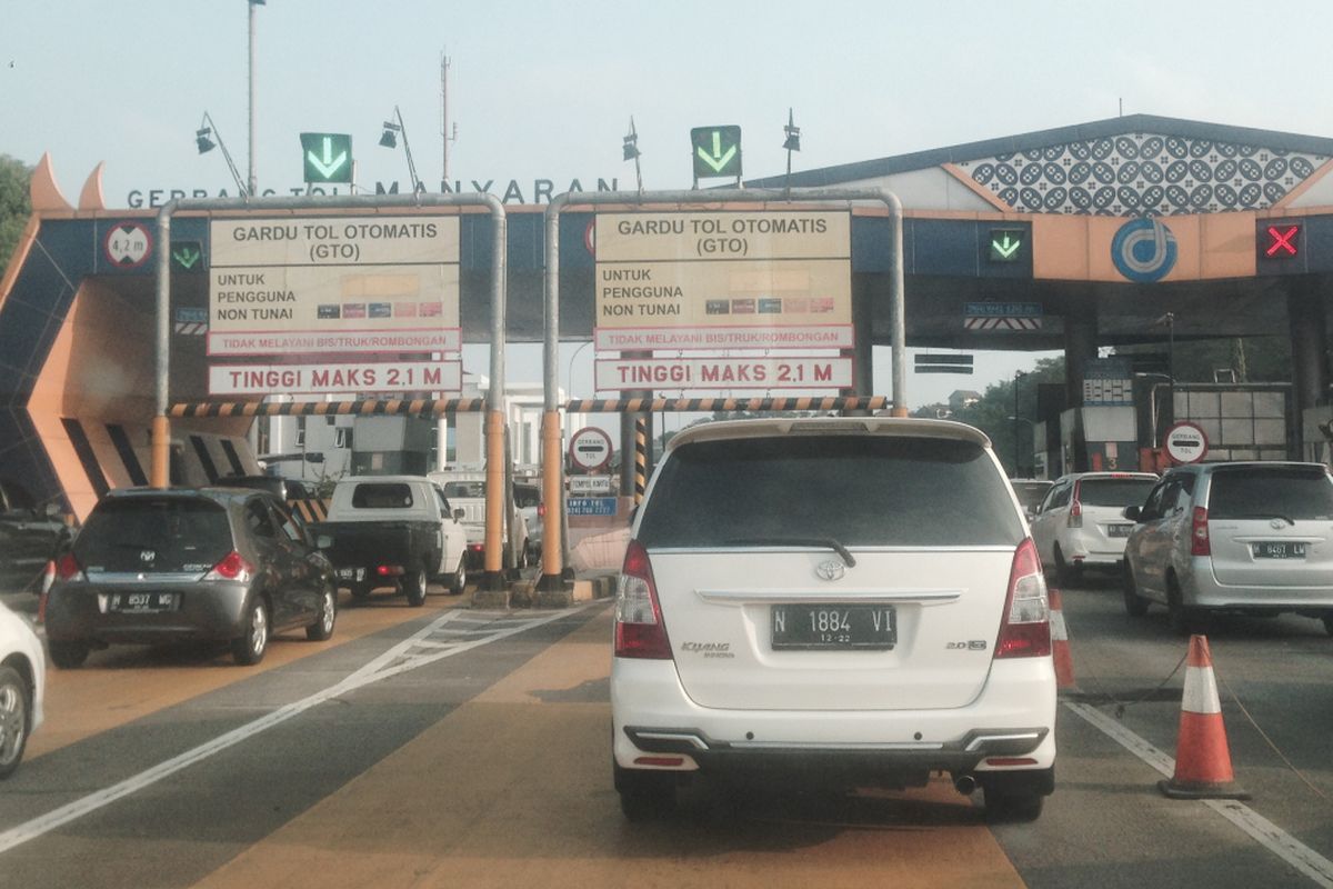 Gerbang Tol Manyaran, di Kota Semarang, Jawa Tengah. 