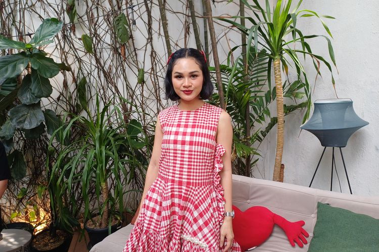 Penyanyi Andien Aisyah saat ditemui di content day konser Suarasmara di Jakarta Selatan, Selasa (7/10/2025).