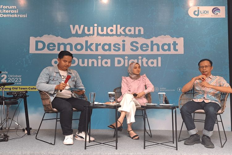 Pembukaan Forum Literasi Demokrasi di kawasan Padang Old Town, Sumatera Barat, Jumat (13/10/2023)