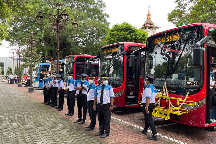 Peluncuran Batik Trans Solo koridor 5 dan 6 oleh Kementerian Perhubungan di Solo, Kamis (30/12/2021).