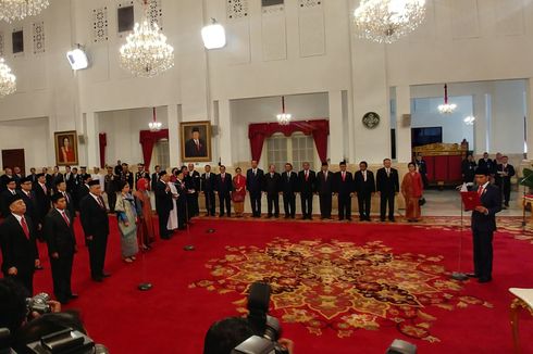 Presiden Lantik 17 Duta Besar, dari Muliaman Hadad hingga Todung Mulya Lubis