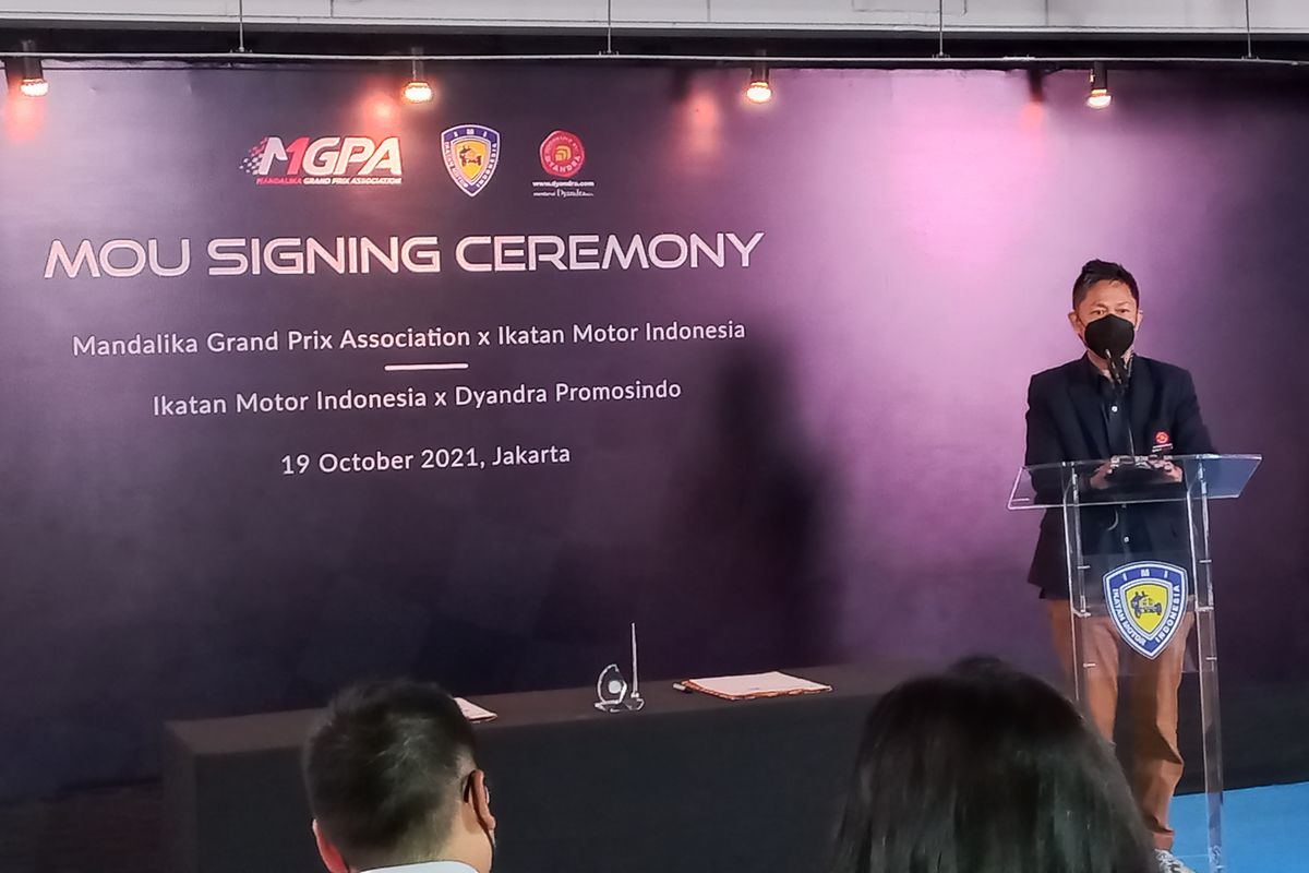 Penandatanganan MoU antara Dyandra Promosindo dengan Ikatan Motor Indonesia (IMI) untuk distribusi paket nonton World Superbike (WorldSBK) 2021 di Pertamina Mandalika International Street Circuit