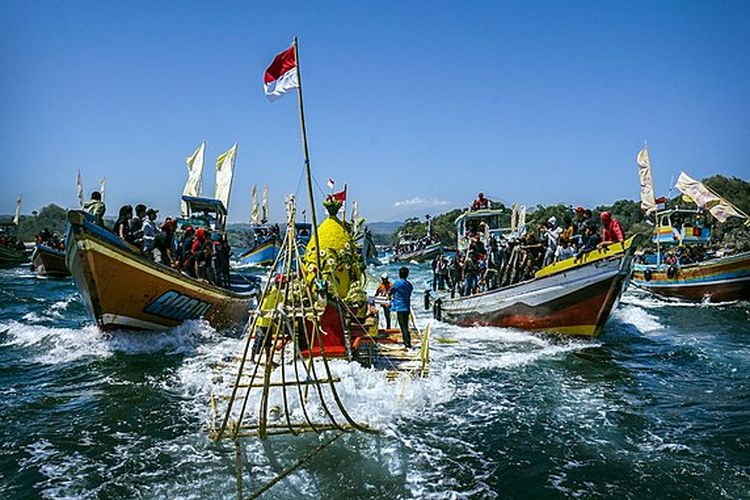 Mengenal Tradisi Sedekah Laut Ritual Masyarakat Pesisir Indonesia