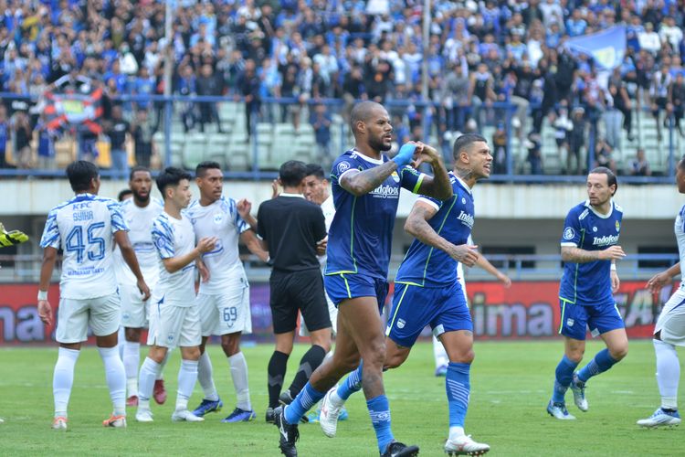 Penyerang Persib David da Silva merayakan gol pembuka Persib vs PSIS Semarang, Sabtu (13/8/2022) di Stadion Gelora Bandung Lautan Api (GBLA)