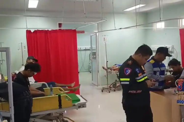 Minibus Suporter PSS Sleman Tabrak Truk di Tol Madiun, 4 Orang Tewas
