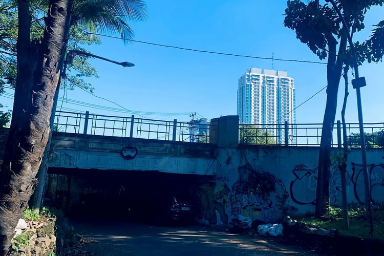 Viaduk Gubeng, Saksi Bisu Perjuangan Arek Suroboyo yang Berdiri Kokoh di Tengah Modernisasi Kota