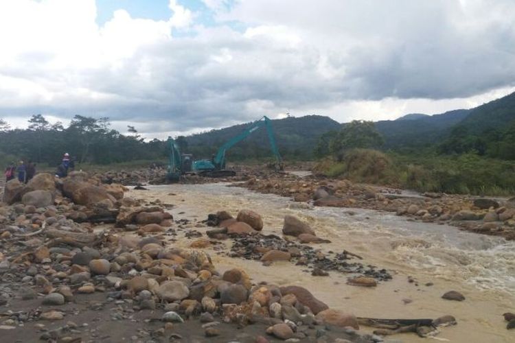 PGE melakukan normalisasi Sungai Kotok, Kabupaten Lebong, Provinsi Bengkulu