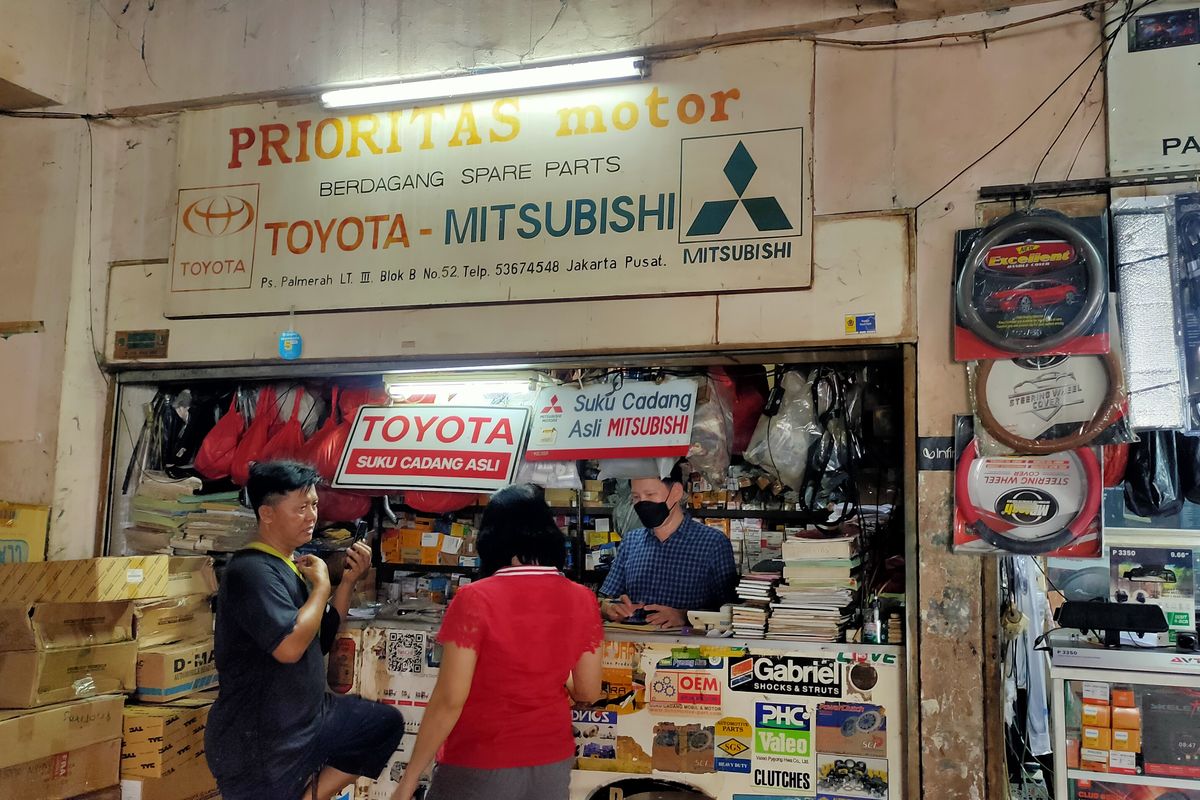 Salah satu kios sentra otomotif di Pasar Palmerah