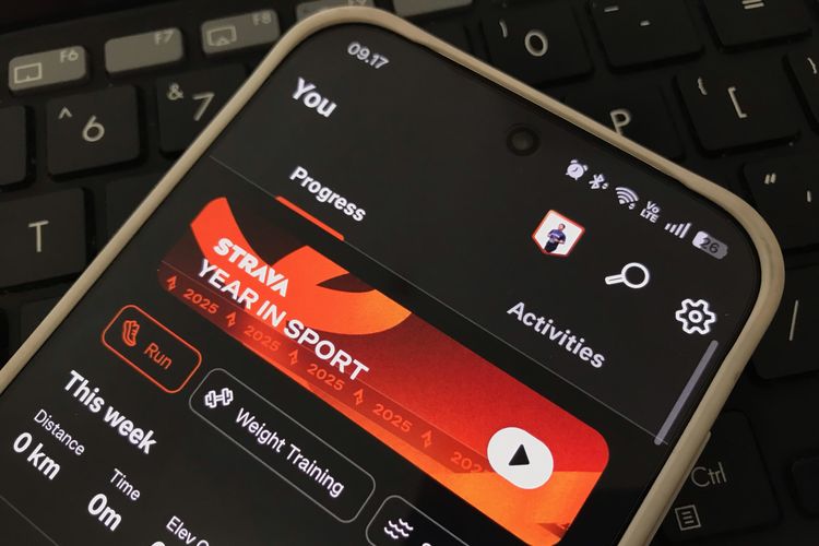 Ilustrasi fitur Strava Year in Sport di aplikasi Strava.
