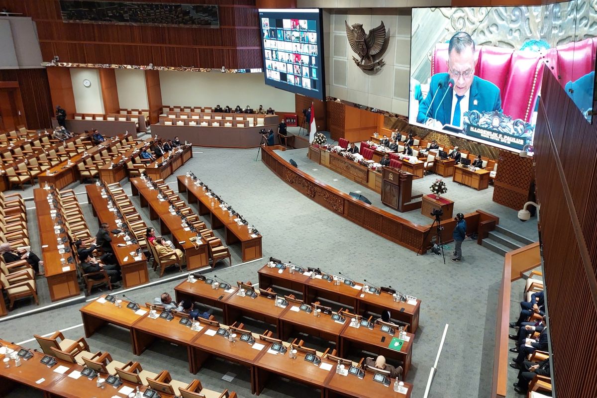 Suasana  Rapat Paripurna Ke-5 Masa Persidangan I Tahun Sidang 2022-2023 dengan agenda pengesahan Rancangan Undang-Undang Perlindungan Data Pribadi menjadi undang-undang, Selasa (20/9/2022). Rapat paripurna ini dipimpin oleh  Wakil Ketua DPR Lodewijk Freidrich Paulus.
