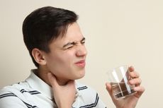 Kumur Air Garam Bisa Atasi Sakit Tenggorokan, Mitos atau Fakta?
