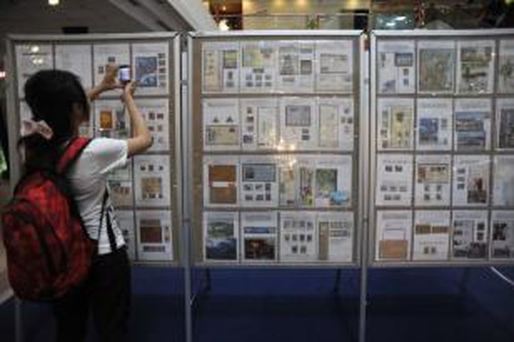 Berbagai benda pos dari negara ASEAN dipamerkan di Mal Malioboro, Yogyakarta, pada acara ASEAN Youth Philately and Tourism Expo 2012, Jumat (20/4/2012) lalu, menjelang penyelenggaraan Pameran Filateli Dunia di Jakarta. 

 