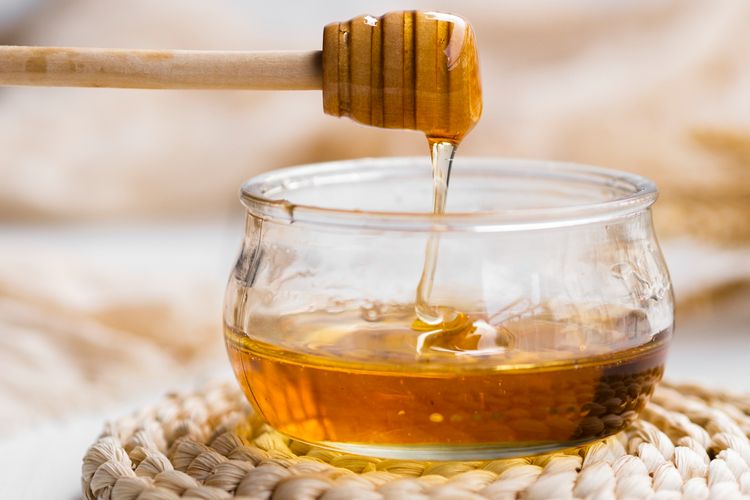 Ilustrasi madu, madu untuk menurunkan trigliserida tinggi, apakah minum madu bisa untuk menurunkan trigliserida tinggi