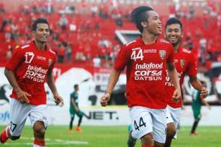 Ekspresi pemain Bali United, I Gede Sukadana, seusai mencetak gol ke gawang Persija Jakarta, pada pertandingan lanjutan penyisihan Grup B Torabika Bhayangkara Cup, Senin (21/3/2016). 