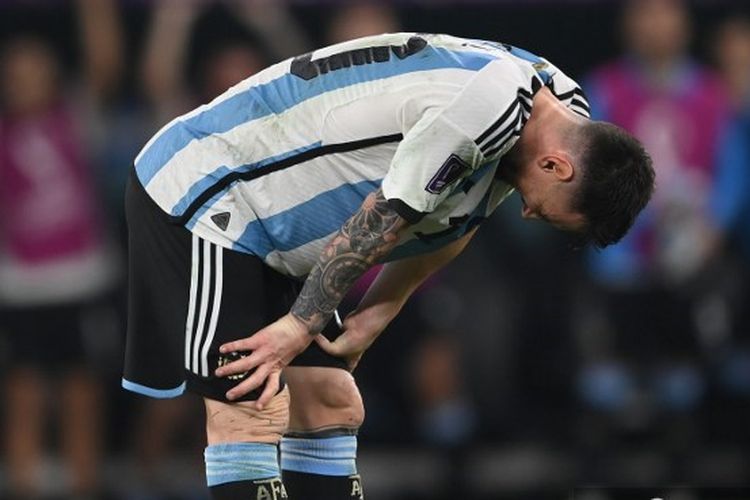 Kapten timnas Argentina Lionel Messi selepas merampungkan laga babak 16 besar Piala Dunia 2022 melawan Australia di Stadion Ahmad bin Ali, Al Rayyan, Qatar, Minggu (4/12/2022) dini hari WIB. Argentina menang 2-1 dan maju ke perempat final Piala Dunia 2022.