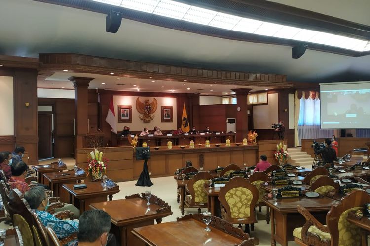 Sidang Paripurna dan Penyerahan Hasil Pemeriksaan BPK RI atas Laporan Keuangan Pemprov Bali Tahun 2020