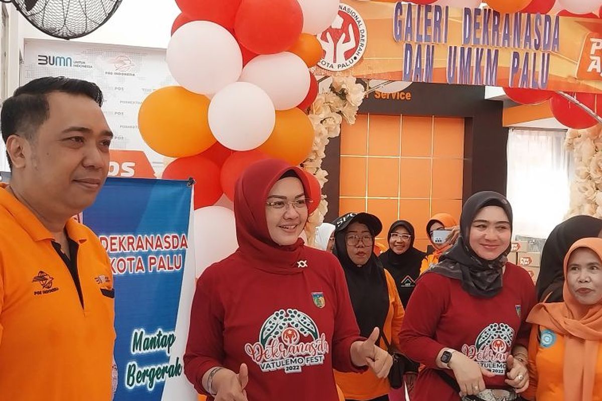 PT Pos Indonesia KCU Palu bekerjasama dengan Dekranasda Palu mengembangkan produk UMKM.