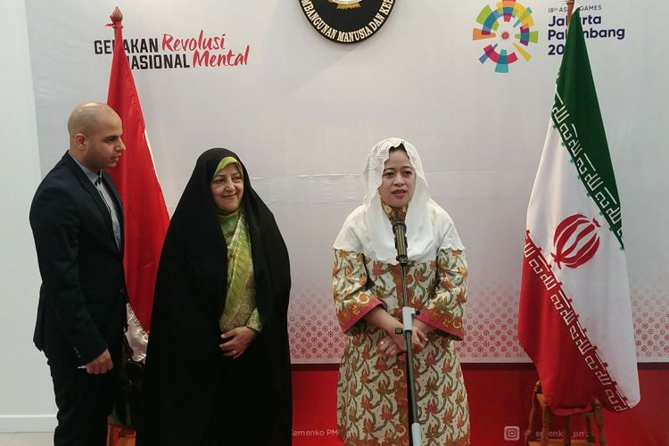 Menteri Koordinator bidang Pembangunan Manusia dan Kebudayaan (PMK) Puan Maharani menerima kunjungan kerja Wakil Presiden Iran  Masoumeh Ebtekar Urusan Perempuan dan Keluarga di kantornya, Rabu (2/5/2018).