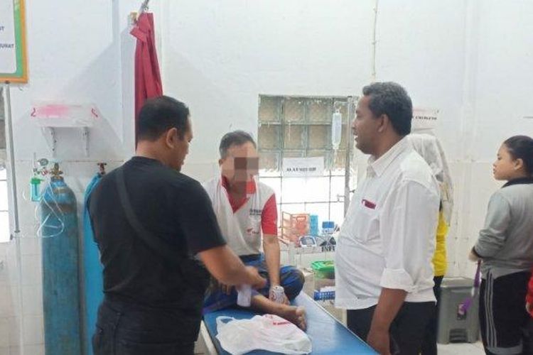 Pelaku pencabulan di Sarolangun mendapatkan perawatan medis usai minum racun tikus. (Sumber:Tribunjambi/Wahyu)